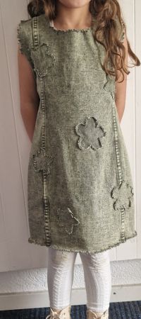 Robe jeans délavé VERT 122/128 unique 7/8A  fait main