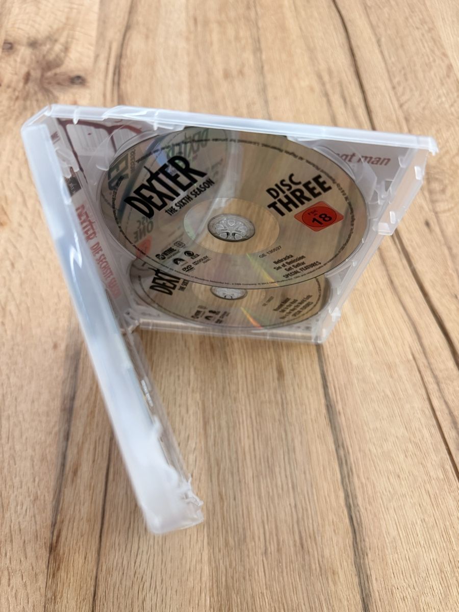 Tutti i DVDs: Dexter Serie 1,2,3,4,6 und 8 – Usato da Kriens venduto da Genschi 3