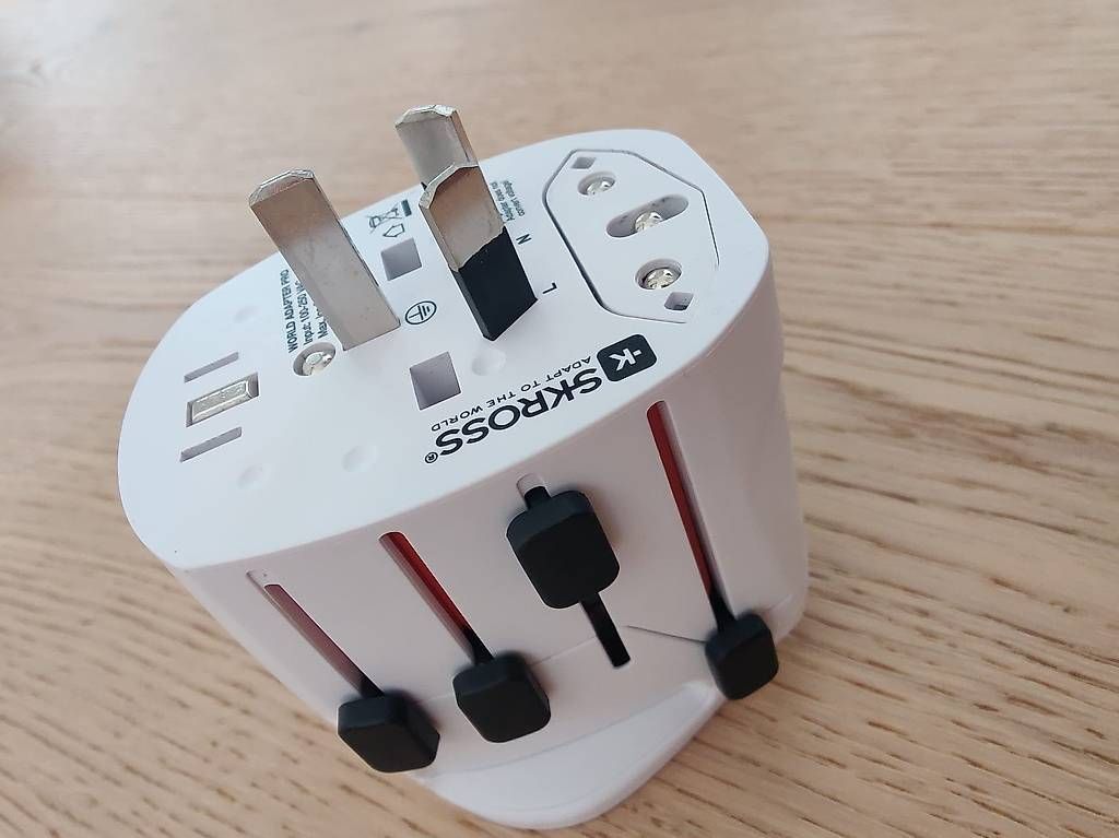 Unità & Adattatore: Skross Reiseadapter – Usato da Gisikon venduto da halsim 2