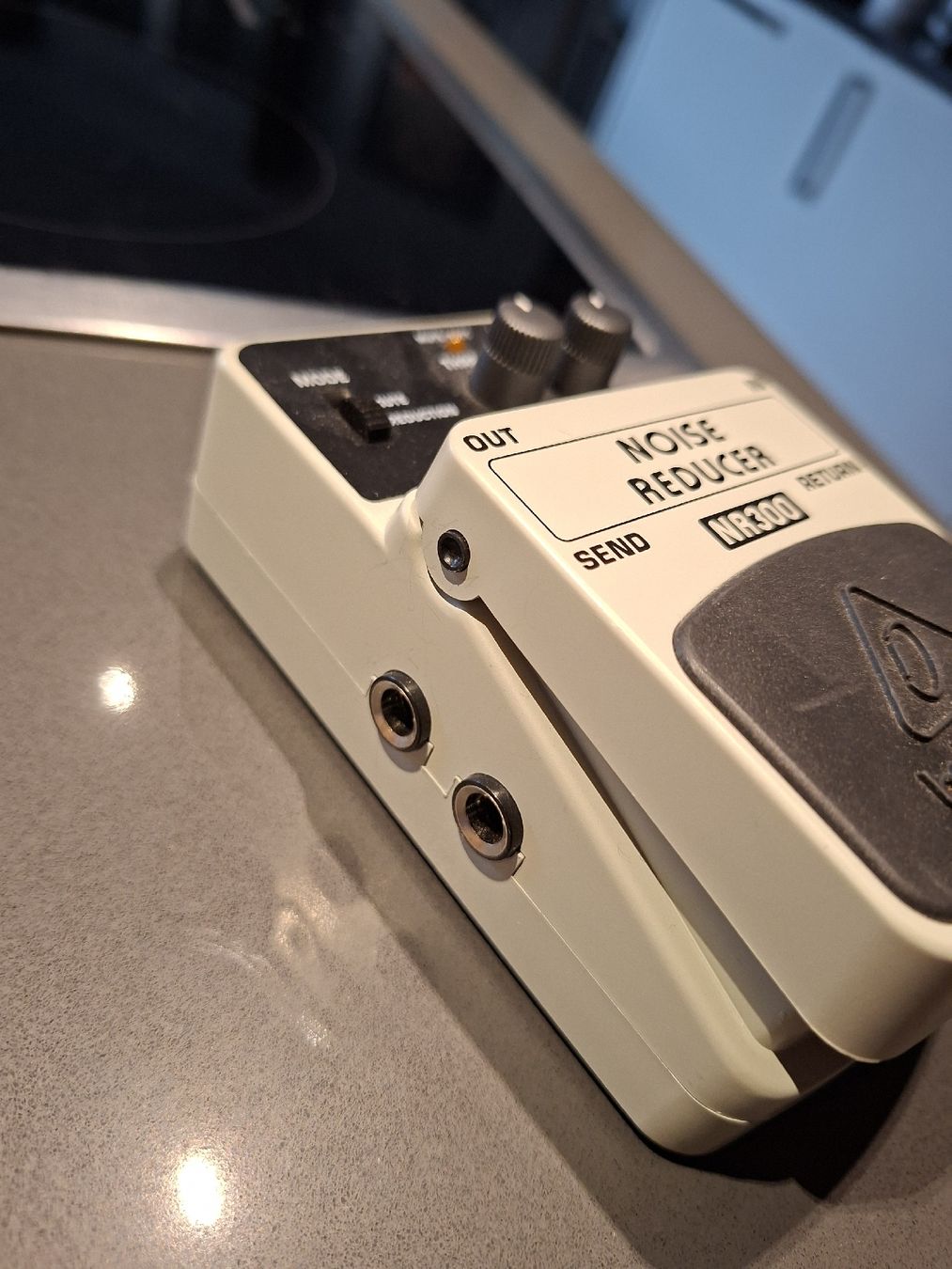 Behringer Strumenti musicali: Pédale Behringer NR300 Noise Reducer occasion – Usato da Collombey venduto da lon_m7qd 2