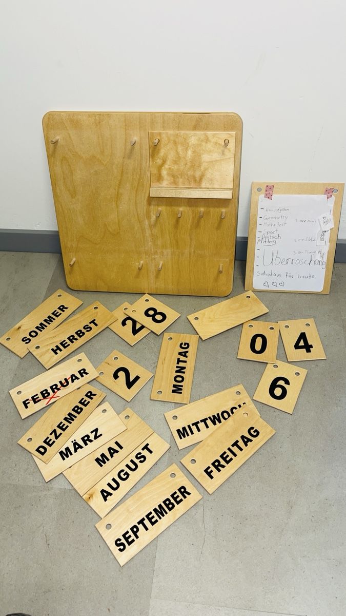Kalender: Holz-Dauer-Kalender, Wandkalender, immerwährender Kalender – Gebraucht aus Schönenbuch von hug_f2ny 2