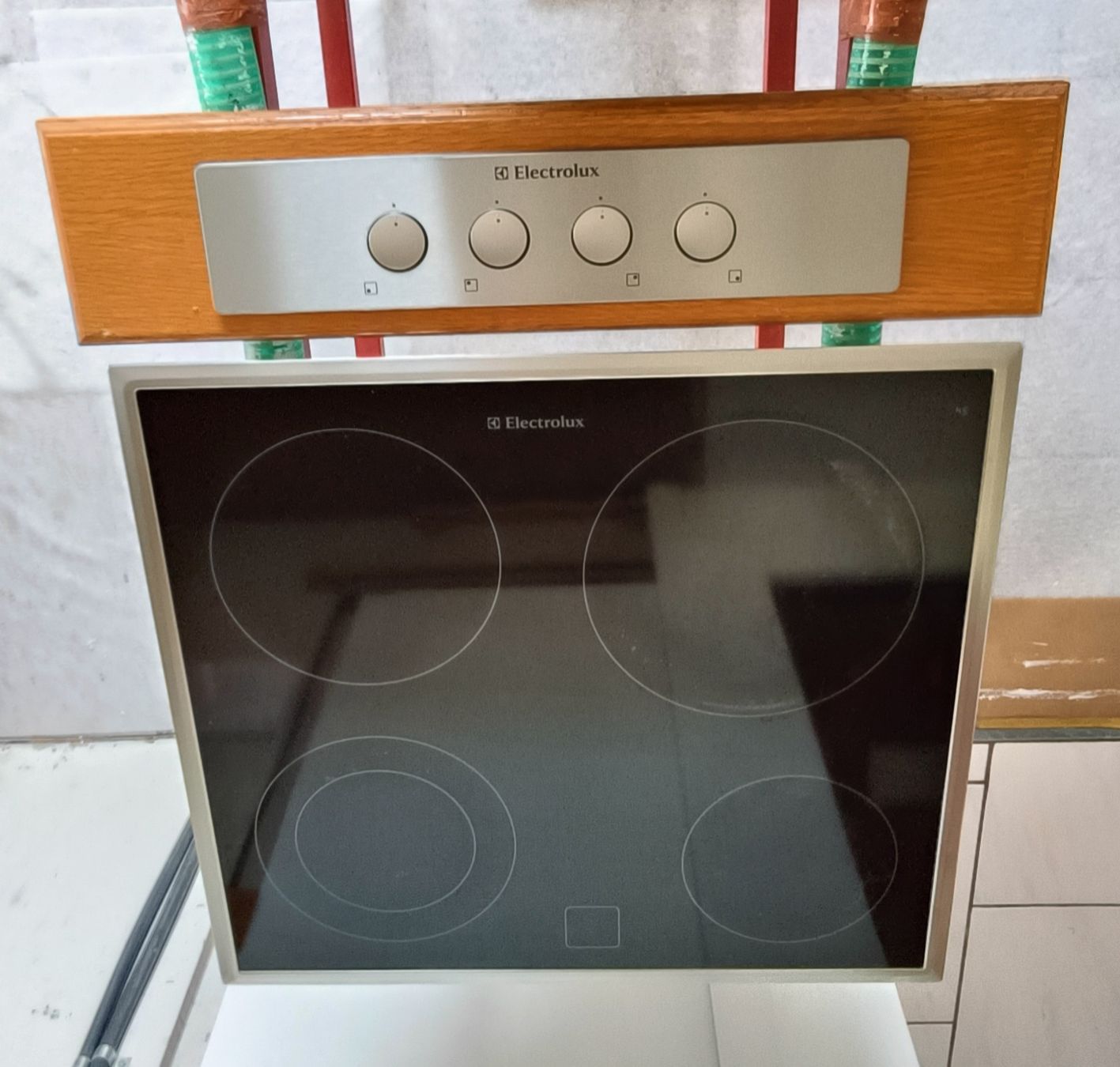 Cuisinières: Kochfeld Electrolux Glaskeramik inkl.Schaltkasten – D'occasion à Mumpf par anelva 3