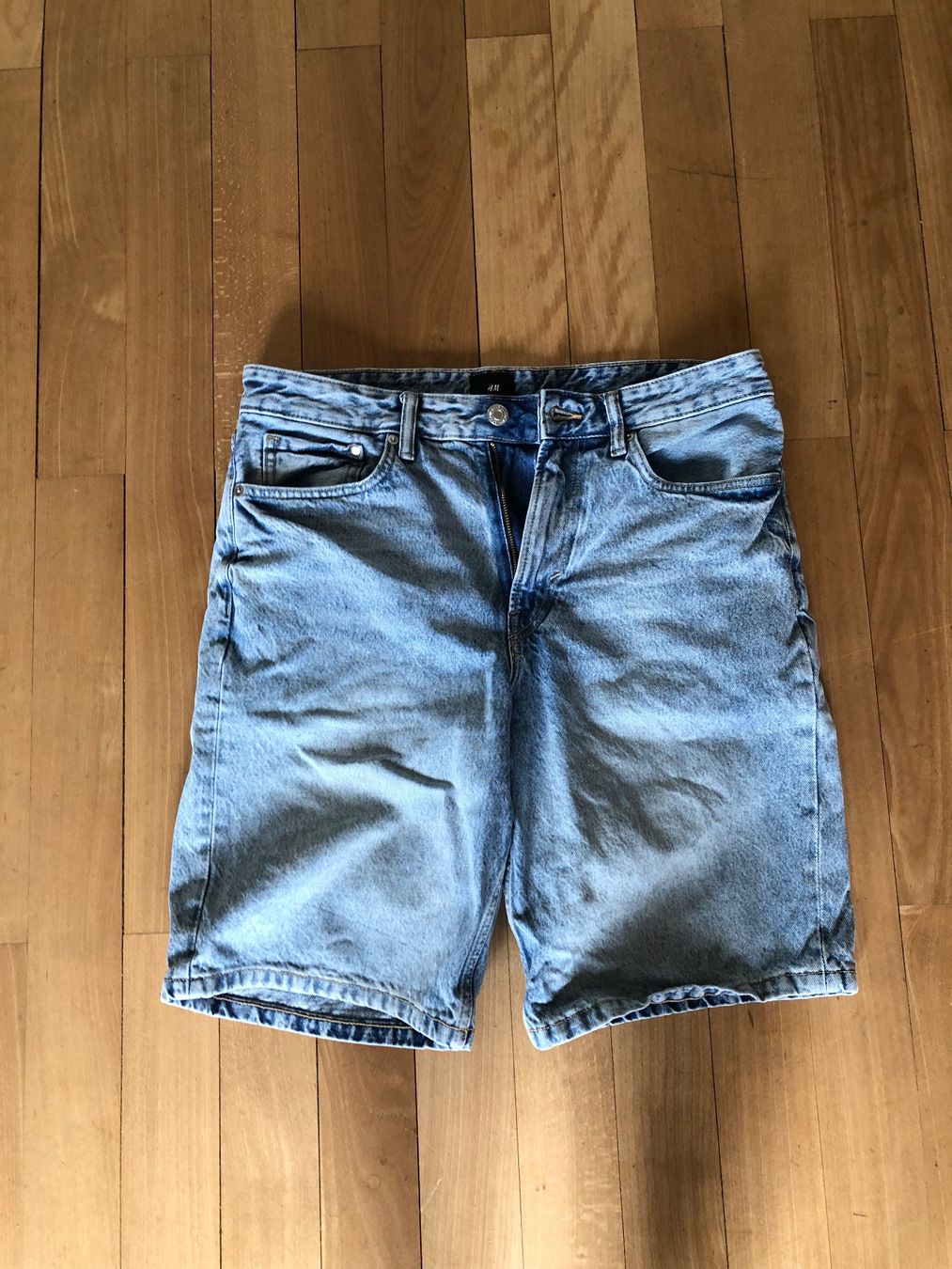 H&M Pantaloni: Kurze Jeanshose Grösse 32 – Usato da Hinwil venduto da dadalina76