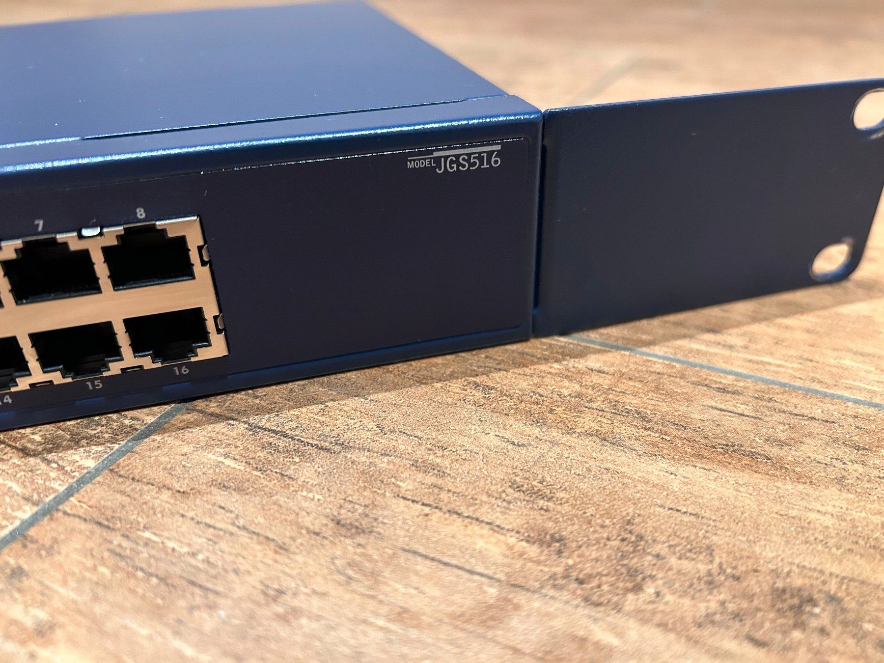 Netgear Hub & Switch: Netgear ProSafe 16 Port Gigabit Switch – Usato da Himmelried venduto da Postit 3