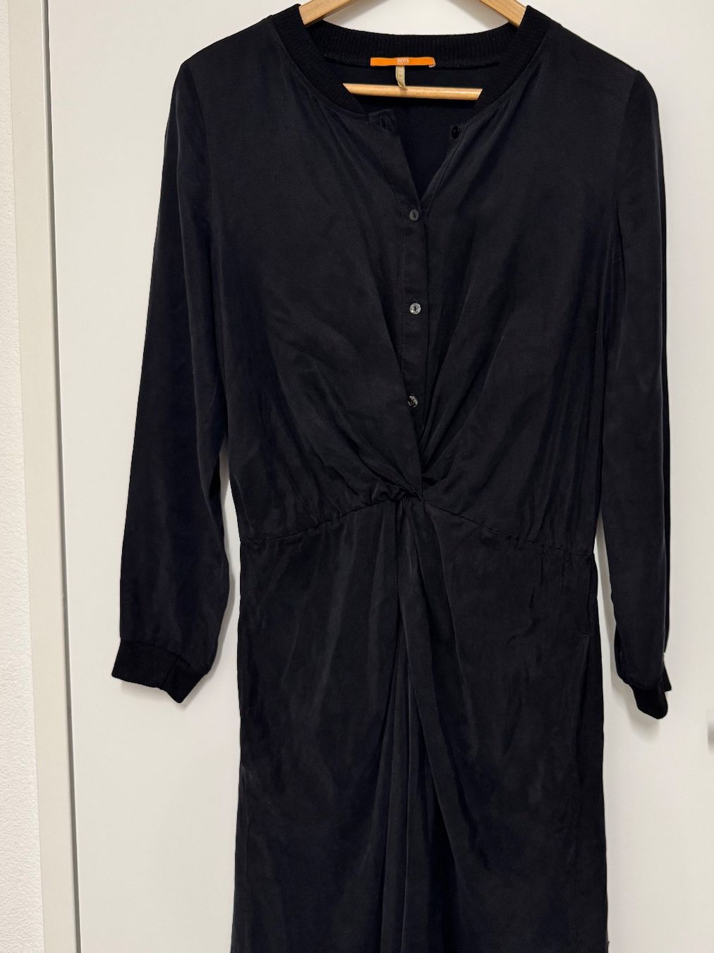 Hugo Boss Robes: Hugo Boss Kleid Schwarz – D'occasion à Muhen par Cottoneyes 1