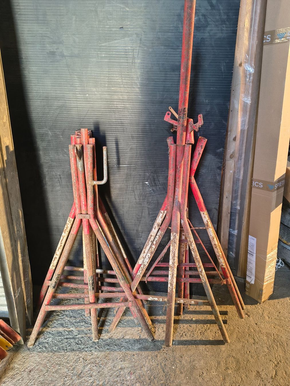 Sonstige Dekorationen & Accessoires: Baustellen - Absperrböckli/Absperrlatten -Halter gebraucht – Gebraucht aus Uster von 4schtroumpfs 6