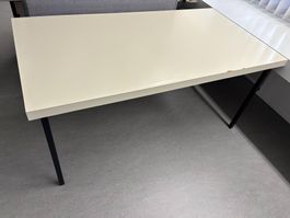 Schreibtisch Nr. 2