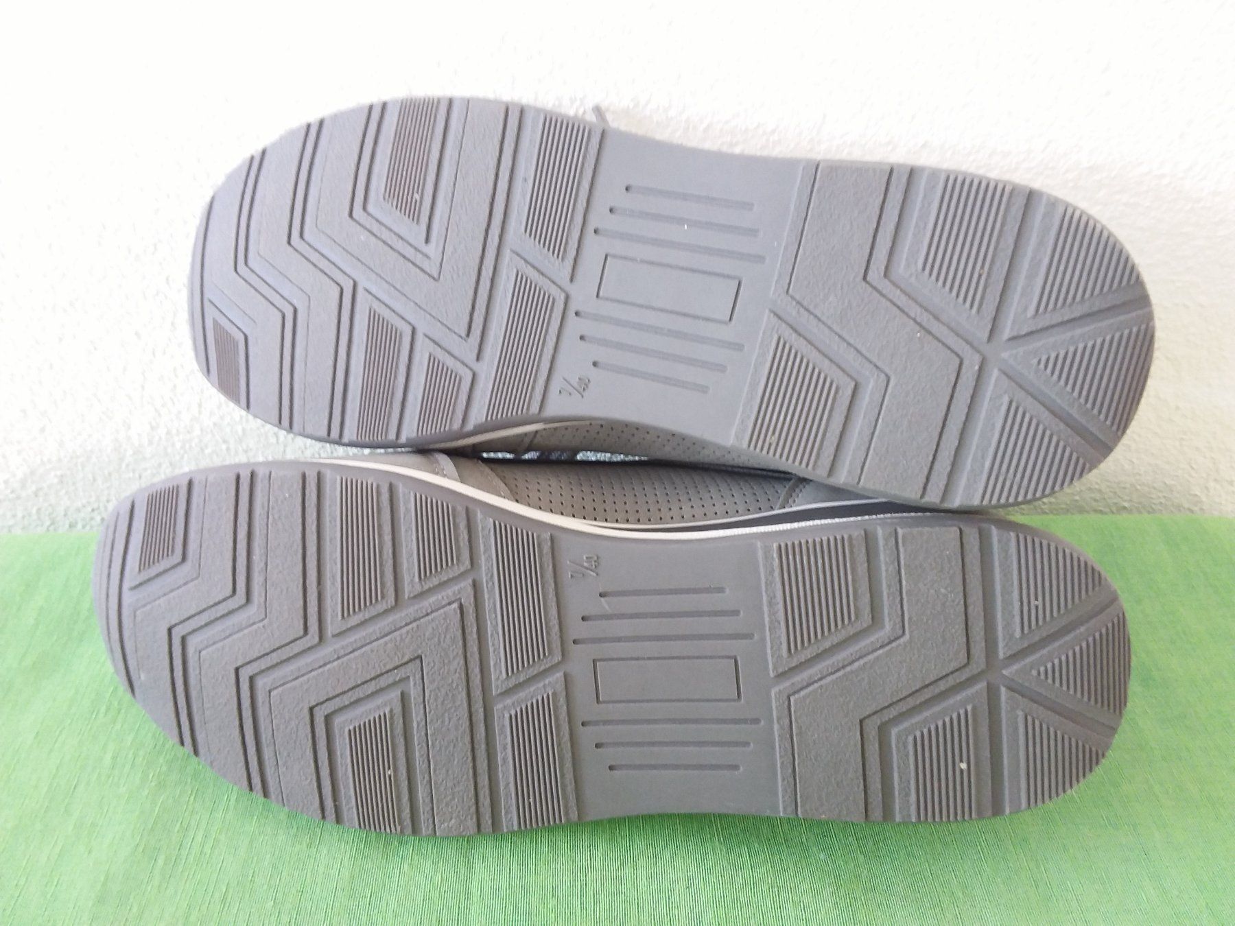 Scarpe da donna: NEUE  Sneakers, grau, Gr 40 – Usato da Uitikon Waldegg venduto da Risibisi7 4