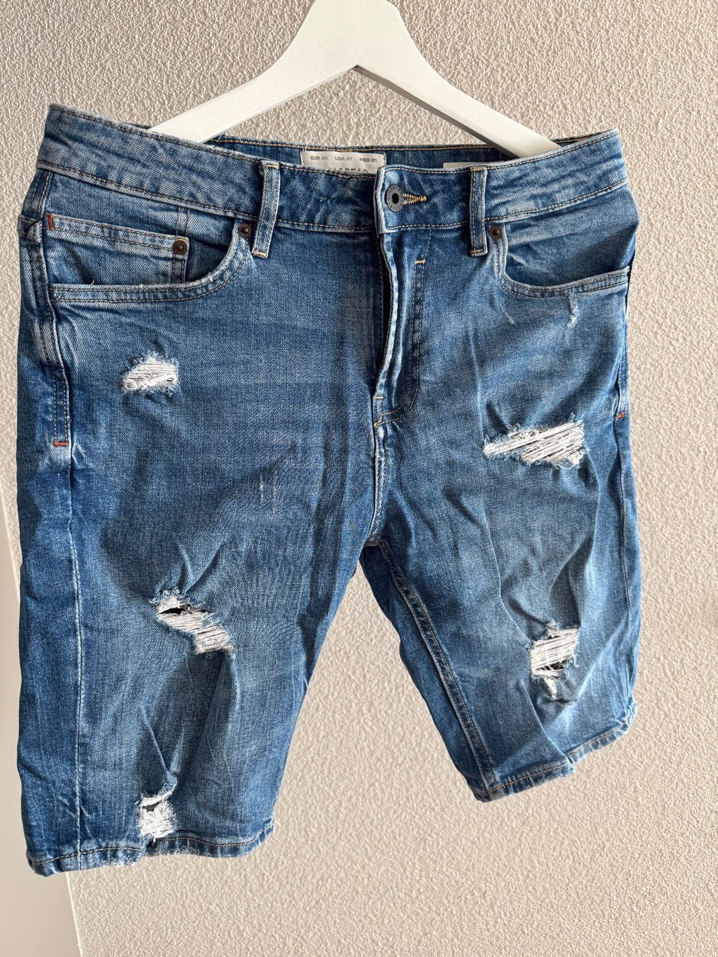 Jeans: Pull&Bear Jeans-Shorts Grösse 48 – Gebraucht aus Dübendorf von gru_v8px 1