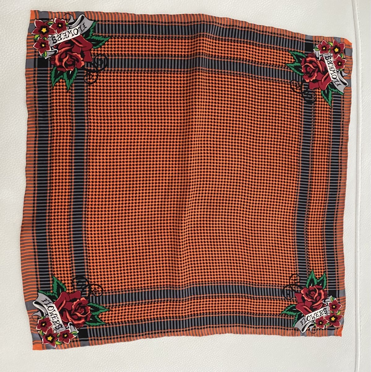 Foulard & Sciarpe: Schöner Seiden Halstuch 🌸 – Usato da Opfikon venduto da Luis144