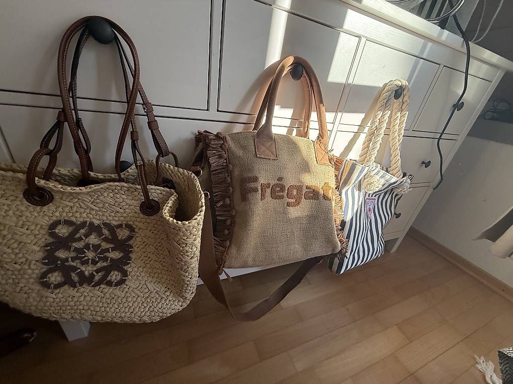 Guess Sacs femmes: Handtaschen Guess 3 stuck – D'occasion à Dielsdorf par emi_2zsk 4