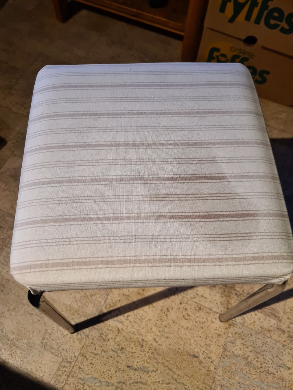 Sgabelli: Hocker mit Stoffbezug, Chrombeinen – Usato da Langenthal venduto da Polarisstern 1