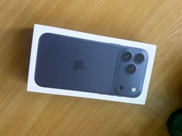 Apple iPhone 17 Smartphone blau gebraucht in Originalbox