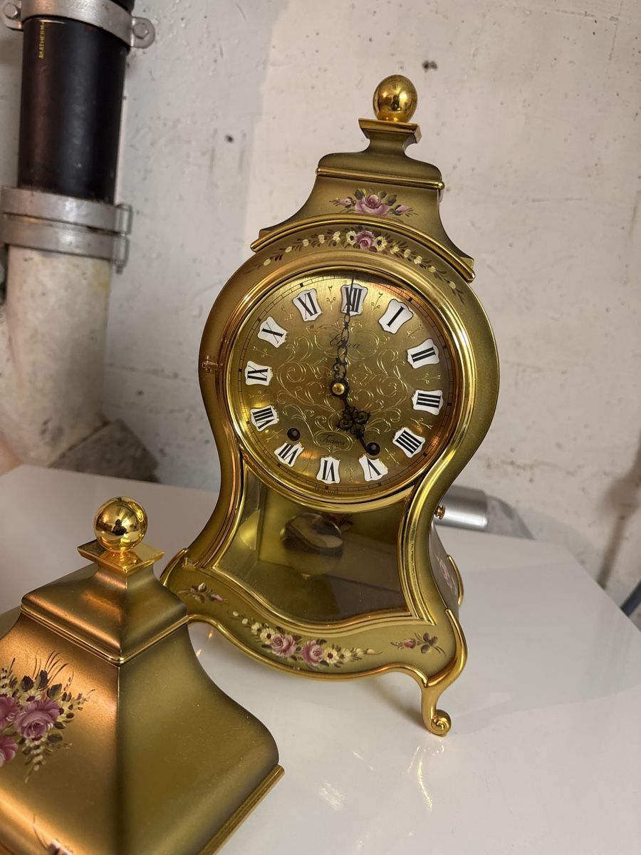 Stand- & Wanduhren: Goldene Kaminuhr mit Blumenmalerei – Gebraucht aus Winterthur von Zahir02 1