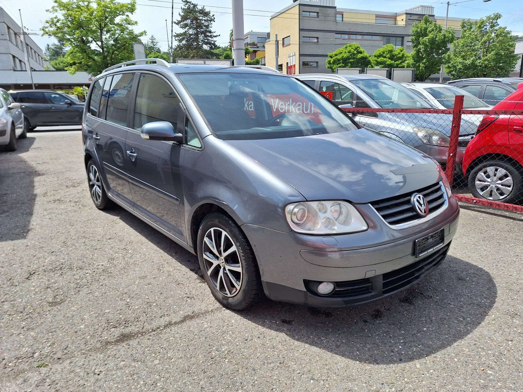 VW Automobili: VW Touran 2.0 TDI – Usato da Kloten venduto da Vgosy 1