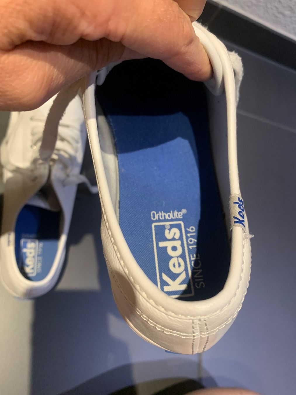 Scarpe da donna: KEDS Leder Sneaker weiss Gr. 40 – Usato da Winterthur venduto da amapola 4