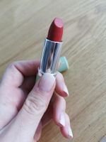 Rouge à lèvre de la marque Clinique neuf
