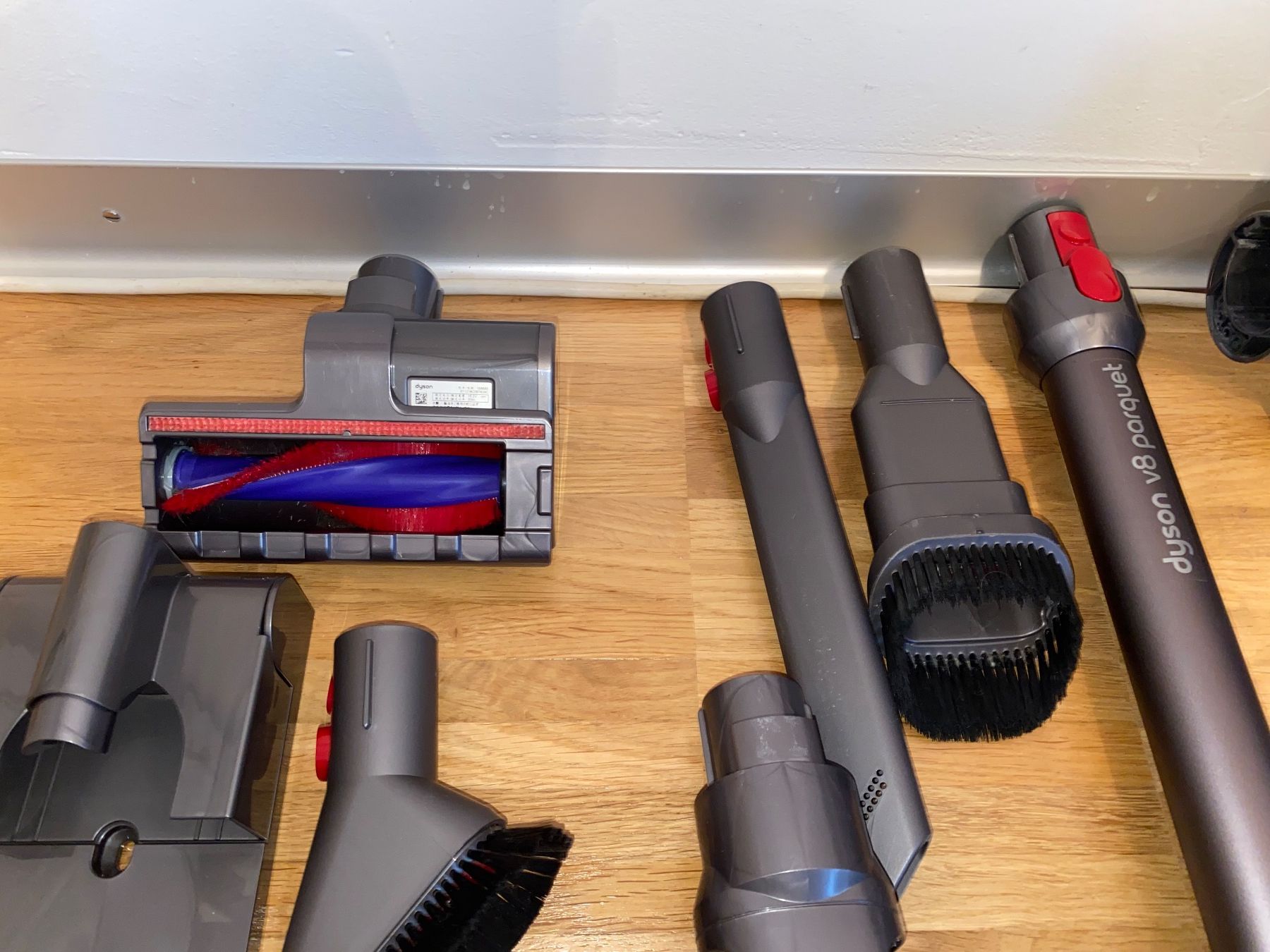 Dyson Aspirapolveri & Accessori: Dyson V8 Parquet - Staubsauger – Usato da Rotkreuz venduto da mia_dc2r 1