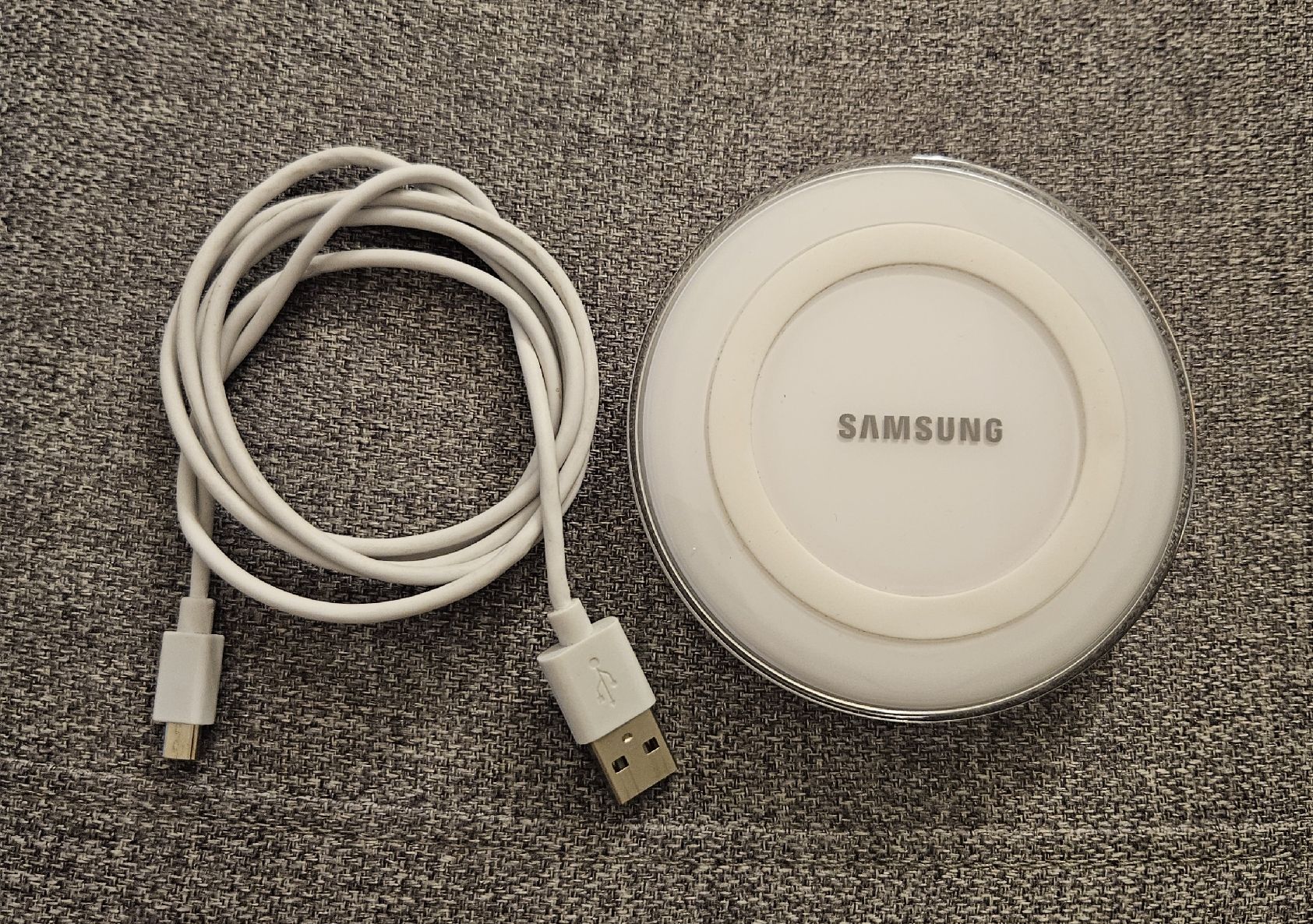 Samsung Caricabatterie: Samsung Wireless Charger – Nuovo (secondo la descrizione) da Winterthur venduto da Nenya1
