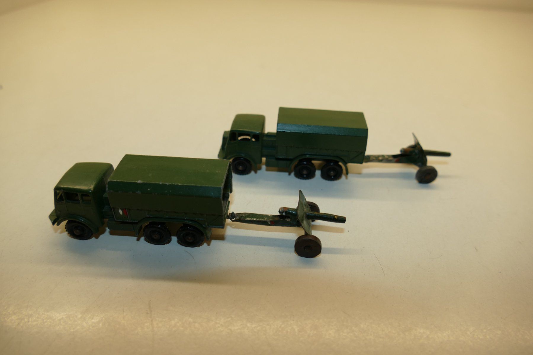 Lesney Modellini d'auto: Lesney: 2xGeneral Service Lorry mit Kanonen – Usato da Niederhasli venduto da rail-duerst