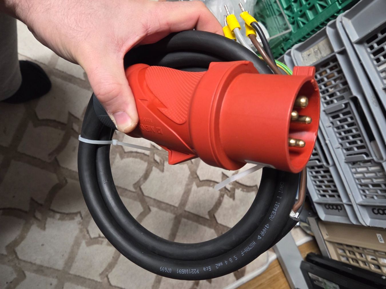 Kabel: Netzkabel CEE 32a 2.3m  Anschlusskabel 400V Stromkabel – Gebraucht aus Zürich von Alibaba1234