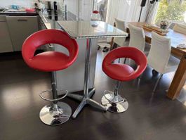 Bartisch quadratisch gebraucht mit zwei Hockern