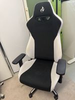 Gaming Stuhl schwarz/weiss mit Gebrauchsspuren