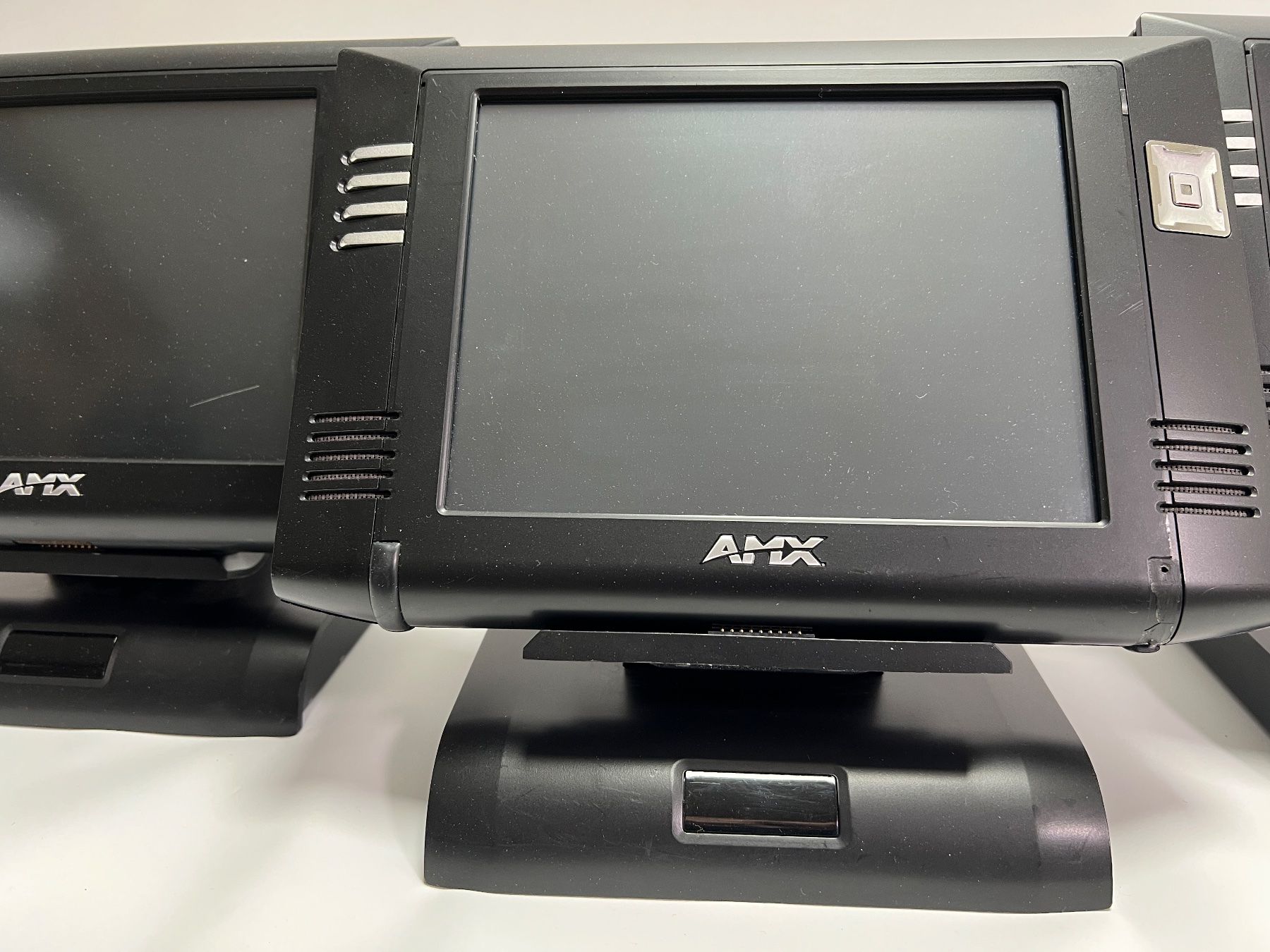 Sistema di controllo: AMX MVP-8400I  Modero Viewpoint Wireless Touch Panel 3 Stück – Usato da Zürich venduto da Summton