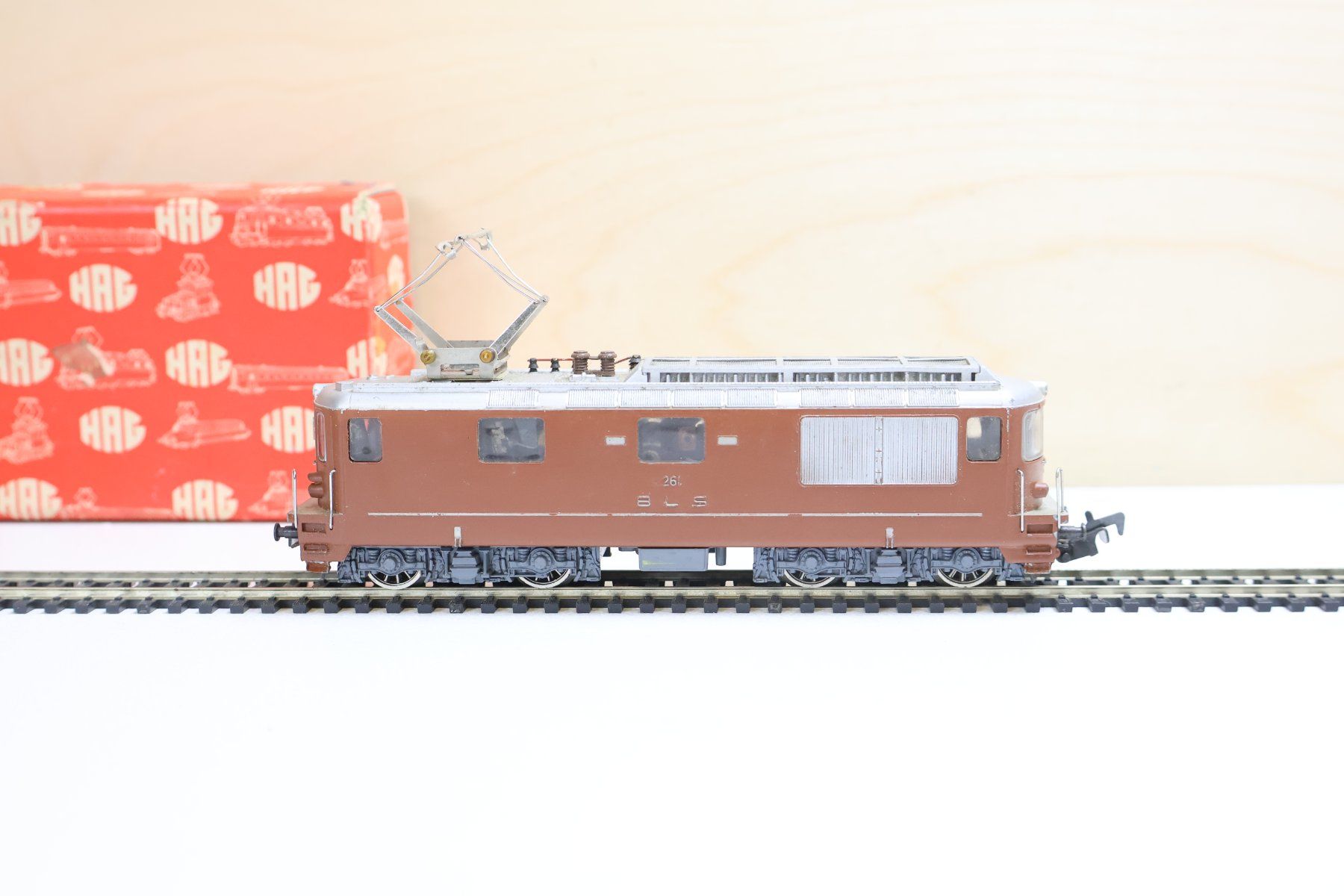 Hag Modellini di ferrovie: HAG BLS Re 4/4 E-Lok - H0 DC – Usato da Winterthur venduto da Monstera 1