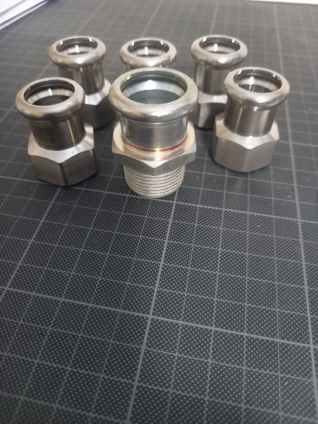 Armaturen: 6 Raccordi a pressare inox – Neu (gemäss Beschreibung) aus Minusio von epp_cty9