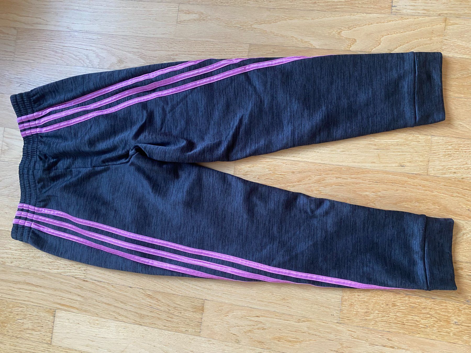 Adidas Pantaloni: Adidas Mädchen Trainingshose - US 10/12 oder ca.140-152 – Usato da Zürich venduto da GueBi2009 2