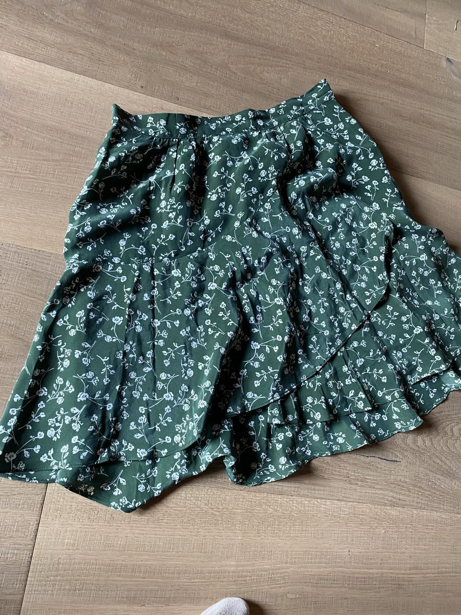 Gonne: The Kooples Rock Gr. 2 Grün mit Blumenmuster – Usato da Saanenmöser venduto da ballerinas