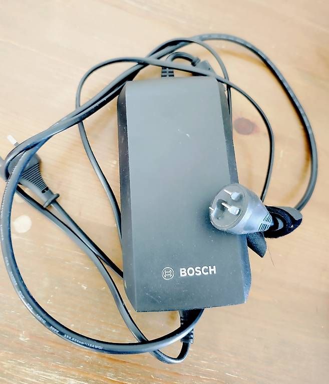 Caricabatterie: Bosch ladegerät für e-bike – Usato da Chur venduto da Edina1994 2