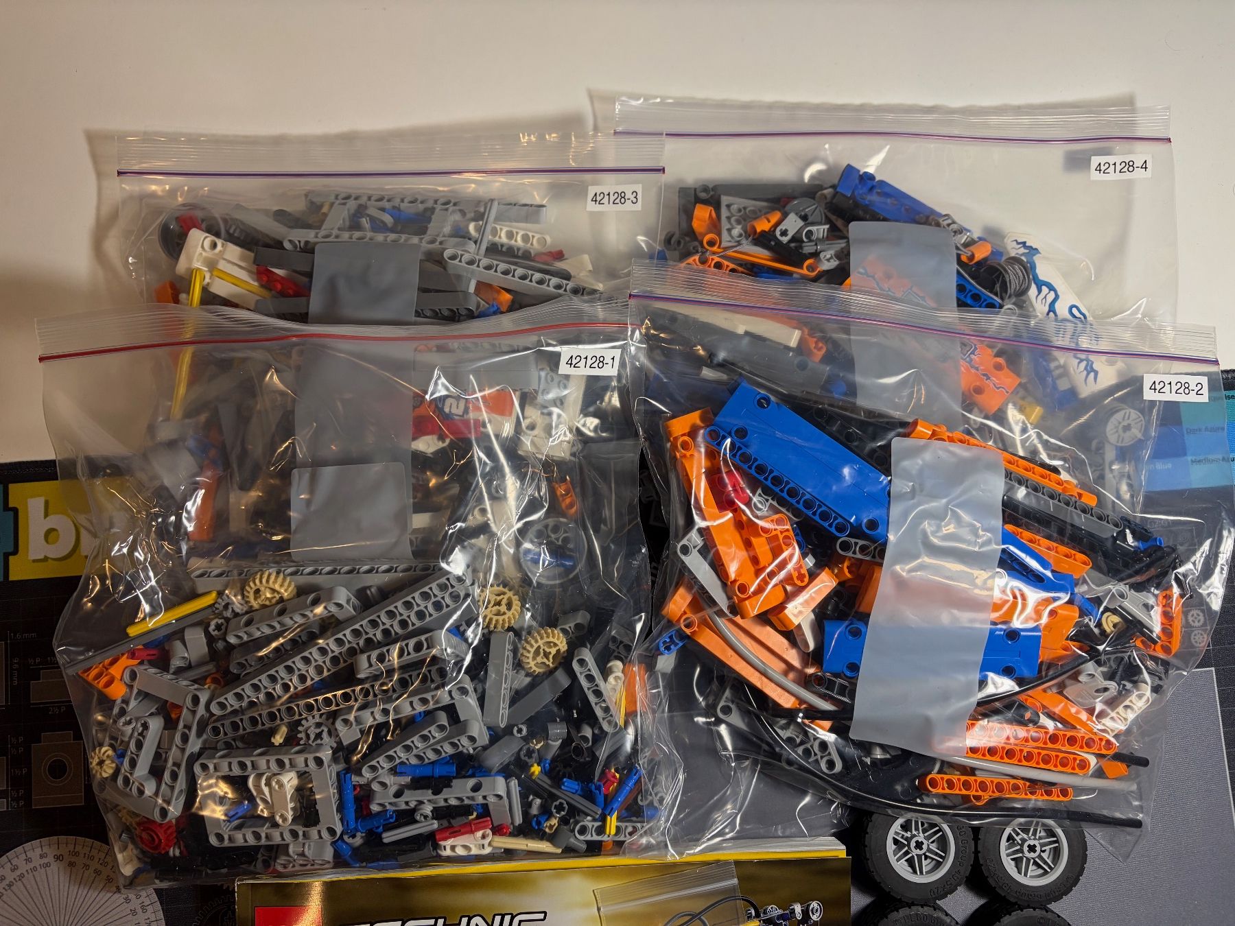 Lego Kit di costruzioni: LEGO Technic: Schwerlast-Abschleppwagen (42128) – Usato da Burgdorf venduto da Mike003 2