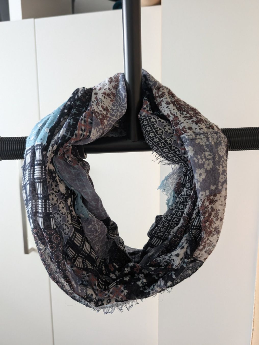 Foulard & Sciarpe: Ein Schlauch-Tuch – Usato da Zweisimmen venduto da KoBo88