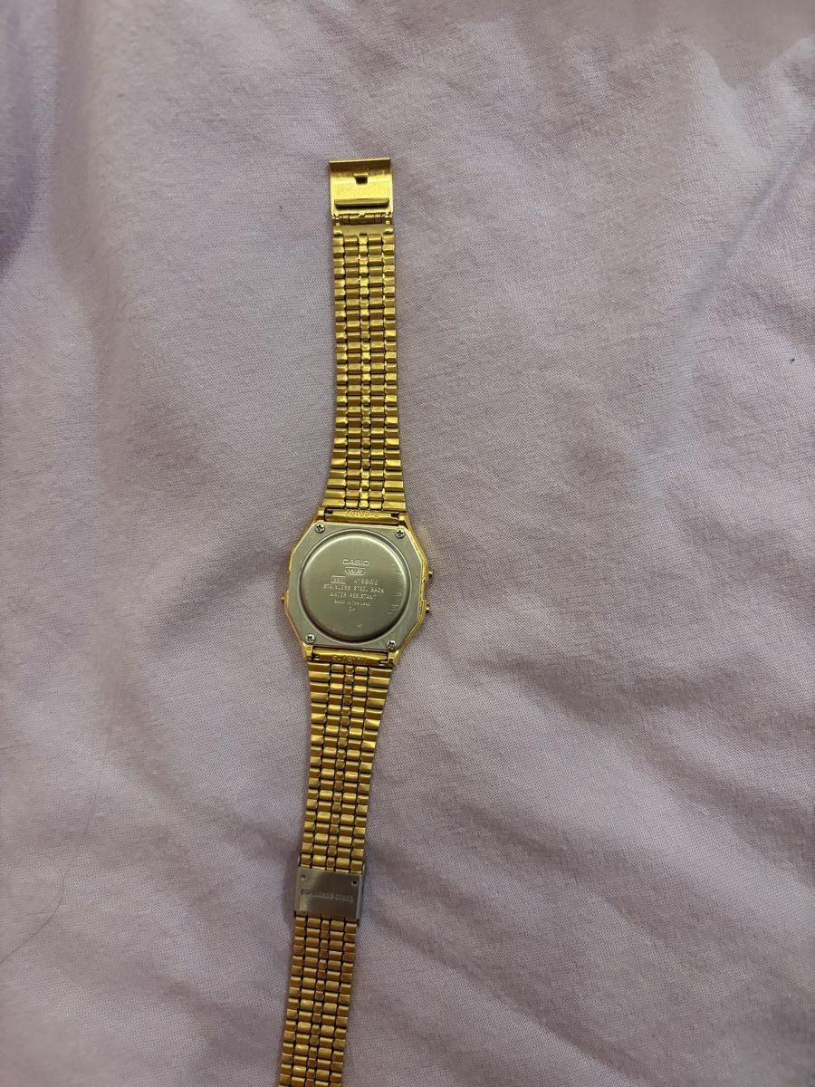 Casio Uhren: Casio digital watch gold metal strap – Gebraucht aus Zermatt von Sowwer 1