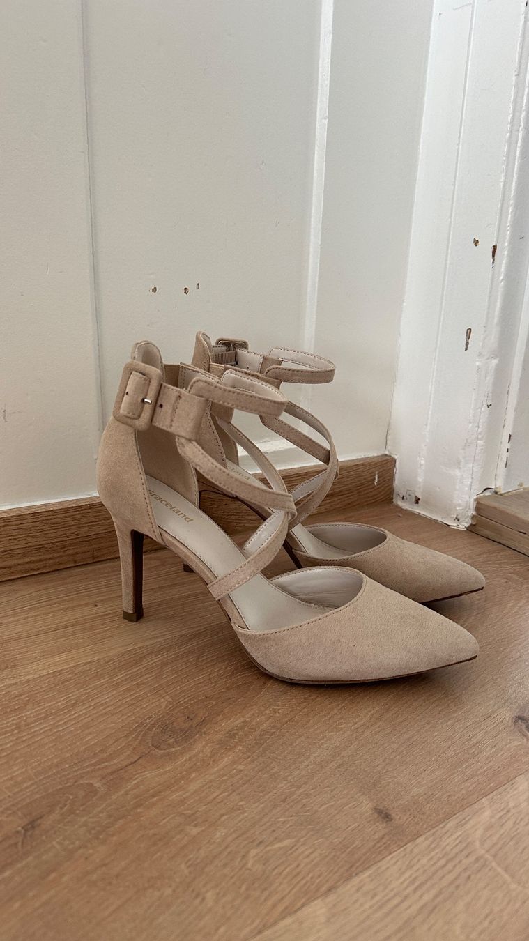 Scarpe da donna: Stilvolle, elegante Heels in Beige – Usato da Chur venduto da sivik