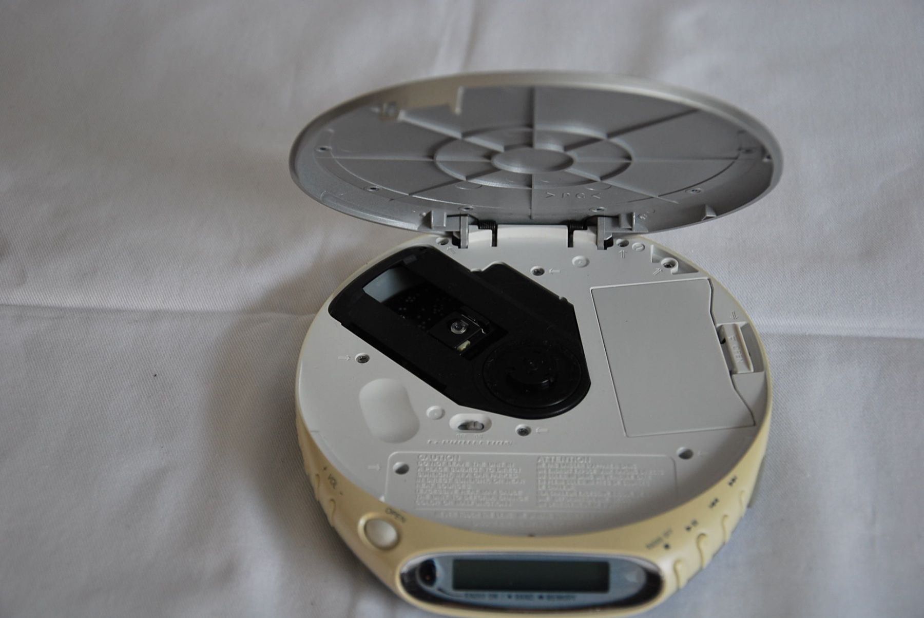 Sony Lettore multimediale portatile: SONY D-FJ 211 Discman – Usato da Biel/Bienne venduto da Mauler03 1