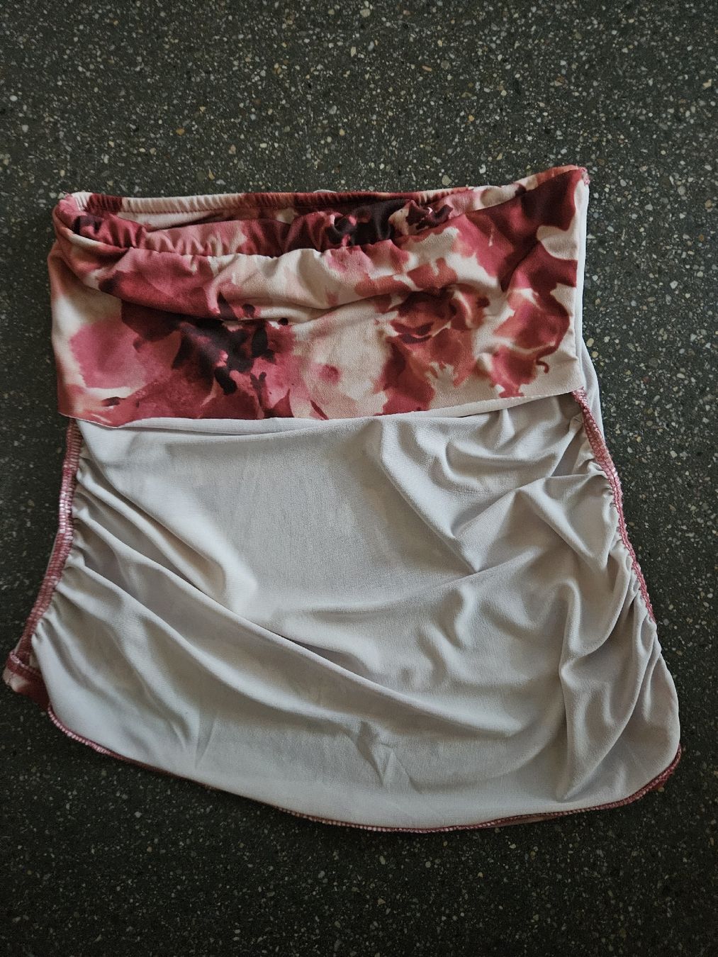 Pull&Bear Tops: Trägerloses Top Pull&Bear Blumenmuster Grösse S rot – Neuf (Voir description) à Anwil par tamoos 4