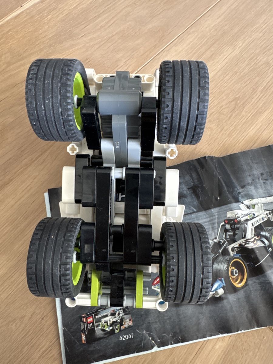Lego Kit di costruzioni: Lego Technic Police Concept Car 42047 – Usato da Zug venduto da axx3l 4