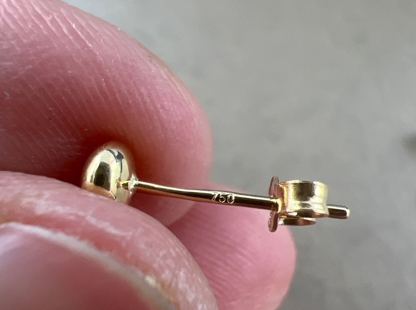 Ohrringe & -stecker: Ohrstecker 750 Gold – Gebraucht aus Niederuzwil von leo_8857 1