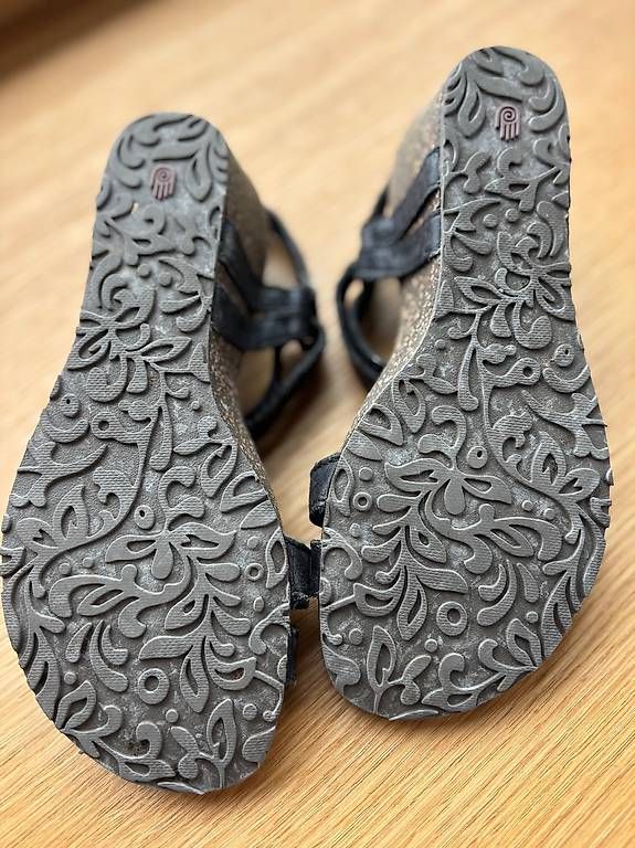 Damenschuhe: TEVA Saldalen schwarz mit Absatz 37 – Gebraucht aus Hägglingen von Kleidungfan 3