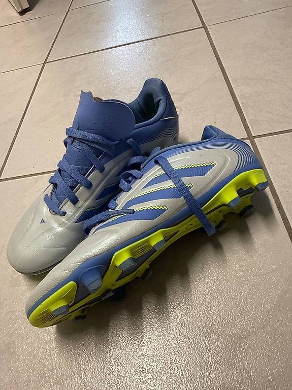 Scarpe per ragazzi: Fussballschuhe adidas Gr. 35 – Usato da Lengnau BE venduto da KatjaDa 1