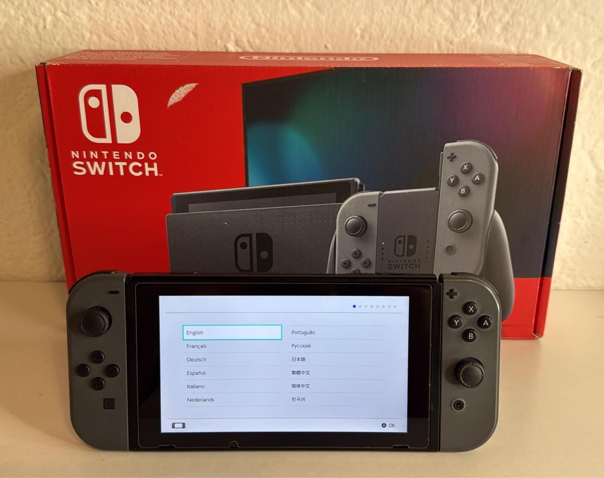 Nintendo Console: Nintendo Switch Console Grey - with screen protector! – Usato da Ehrendingen venduto da bubulence 3