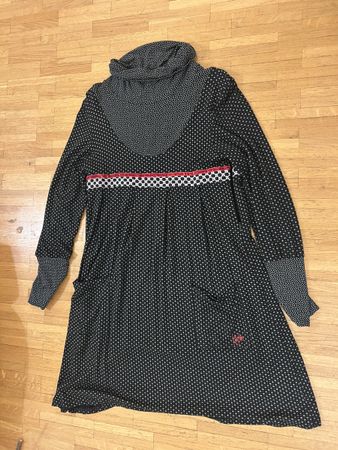 Kenzo, robe viscose, col roulé, motif dur fond noir, T38
