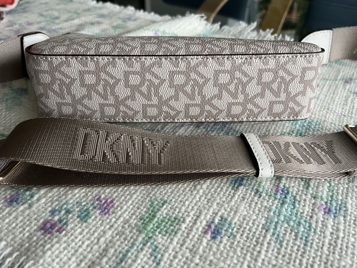 DKNY Taschen für Damen: DKNY Täschchen – Gebraucht aus Kriens von burnauc 2