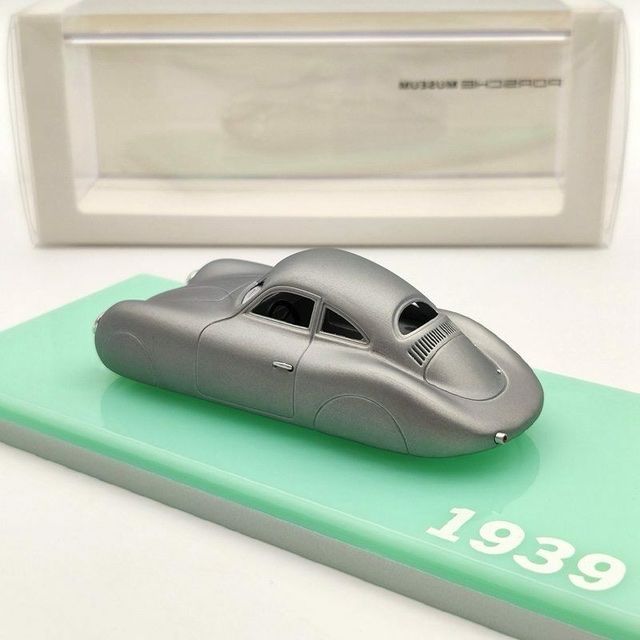 Porsche Modellautos: Porsche Typ64 Skulptur Karosserie – Neu und originalverpackt aus Flawil von Imperiosud