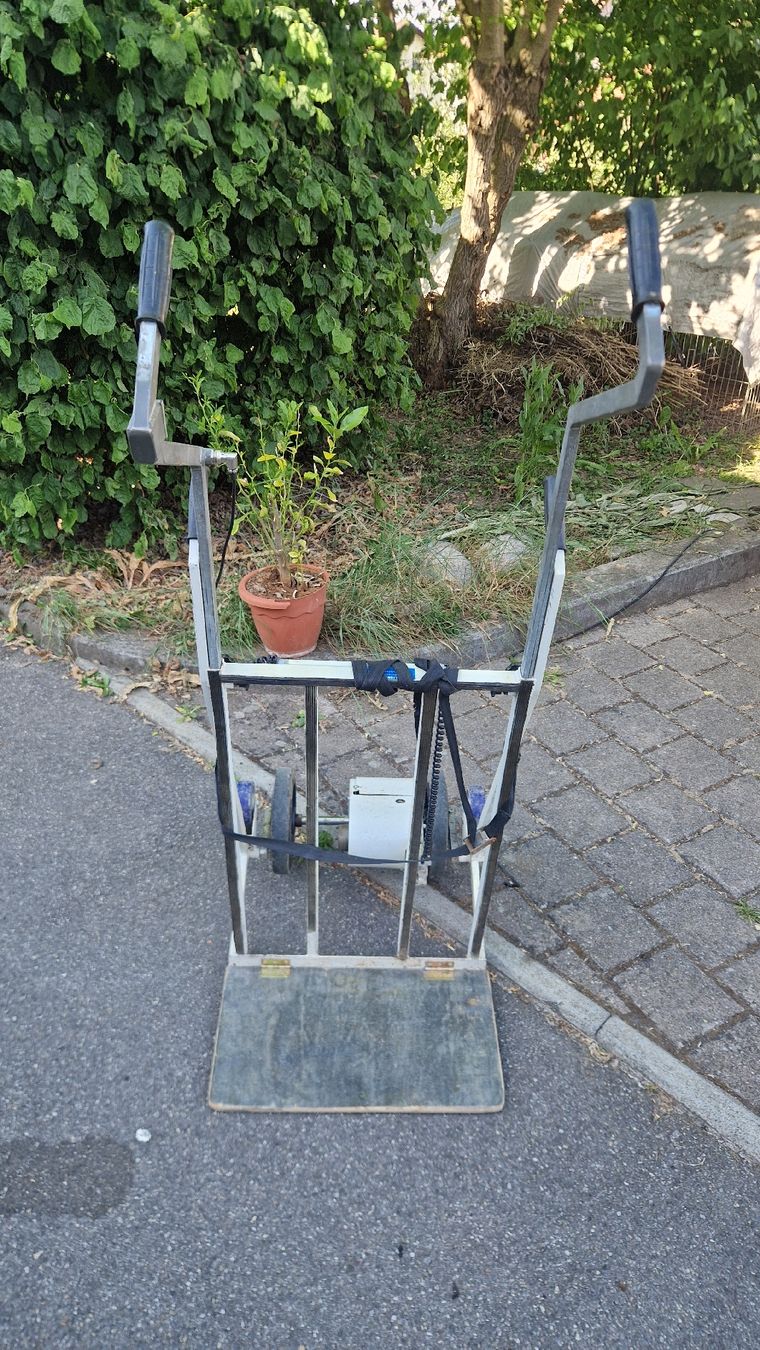 Tutti gli attrezzi: Elektrische Sack- & Treppensteiger – Usato da Uetendorf venduto da TheKobold 1