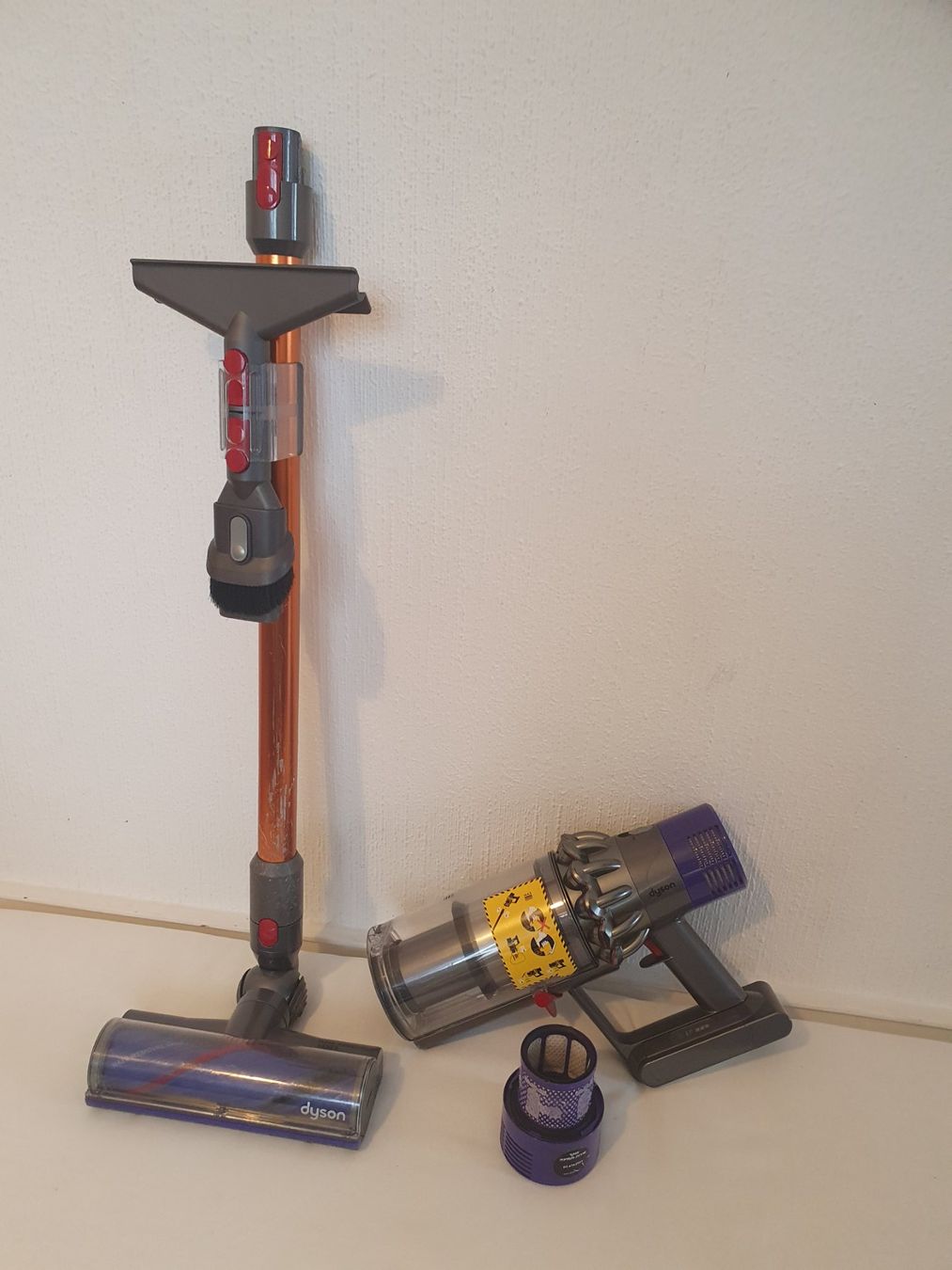 Dyson Aspirapolveri & Accessori: Dyson V10 avec accessoires d'occasion – Usato da Lausanne venduto da Af2016