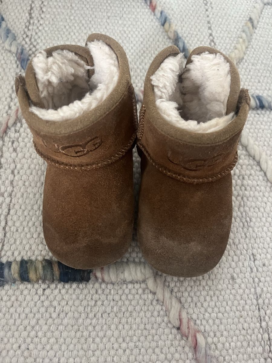 Schuhe für Jungen: Ugg Baby Mädchen – Gebraucht aus Zürich von torokbalint84